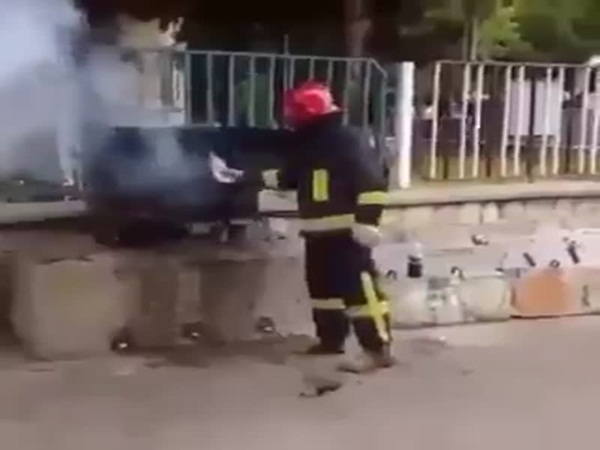 شاهد كيفية إطفاء حريق بدون ماء