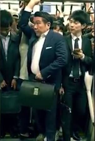 فيديو أذهل العالم من اليابان .. هكذا يركبون المترو