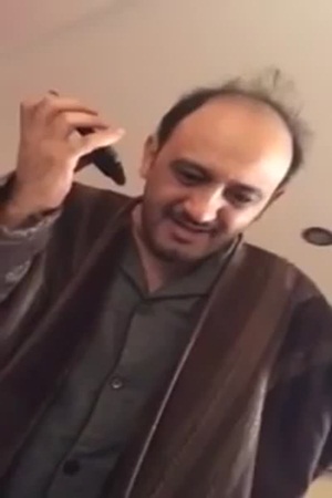 شاهد اللحظة التي تلقى فيها هذا الرجل أسعد مكالمة تليفونية .. من الملك نفسه