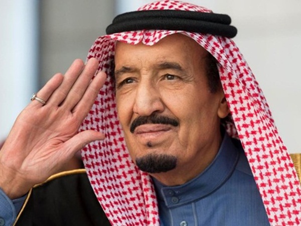 شاهد اللحظة التي تلقى فيها هذا الرجل أسعد مكالمة تليفونية .. من الملك نفسه