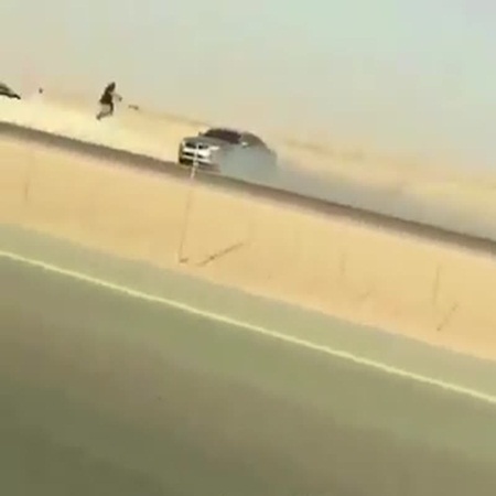 بالفيديو .. نجاة محموعة من المشاهدين من حادث تفحيط