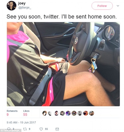 كيف قرر هذا الرجل الاعتراض على قانون العمل بارتداء فستان زهري