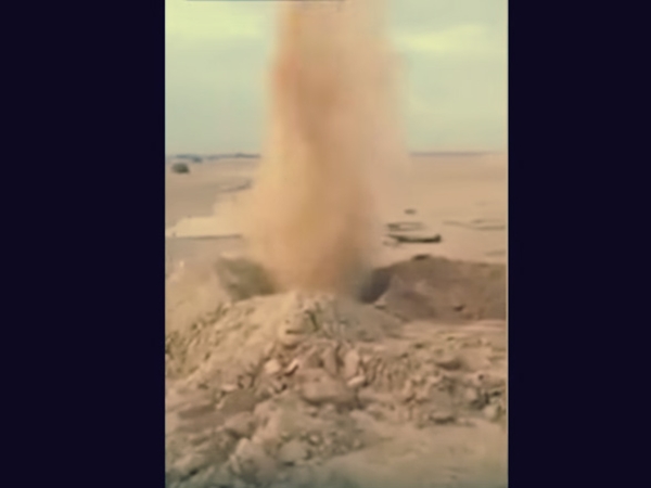 شاهد حفرة بالسعودية لا يستطيع أحد ردمها!