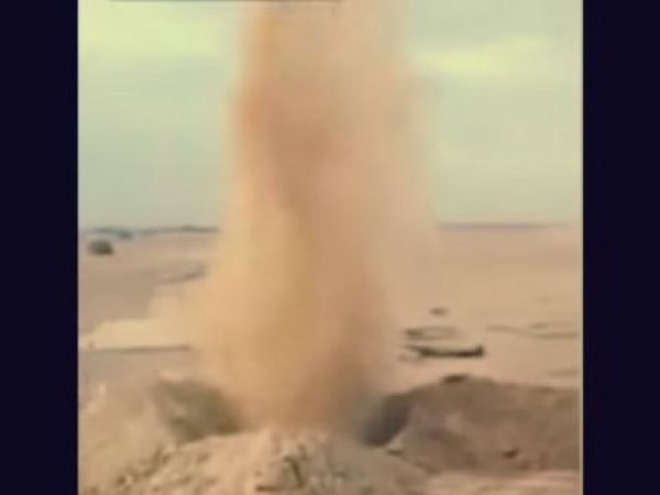 شاهد حفرة بالسعودية لا يستطيع أحد ردمها!