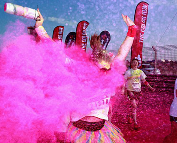 "سباق الألوان Color Run" في دبي بالصور