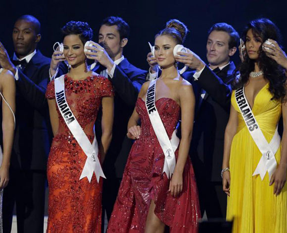 أجمل نساء العالم تفوز بلقب ملكة جمال الكون ... الكولومبية بولينا فيغا