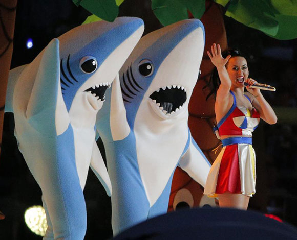 عرض احتفالي رائع جداً لنهائي الـ "Super Bowl" احيته كاتي بيري