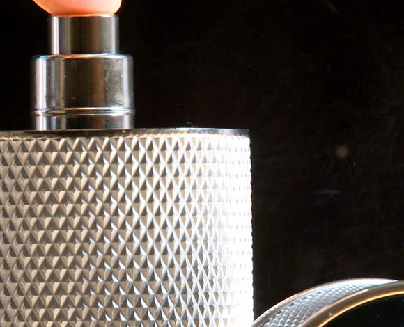 "Dunhill" تطلق عطرها الذكوري الكلاسيكي الرائع في دبي