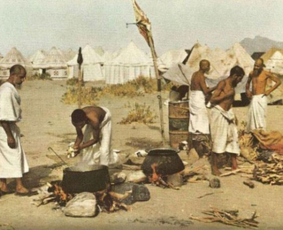 صور نادرة لأداء المسلمين مناسك الحج عام 1953