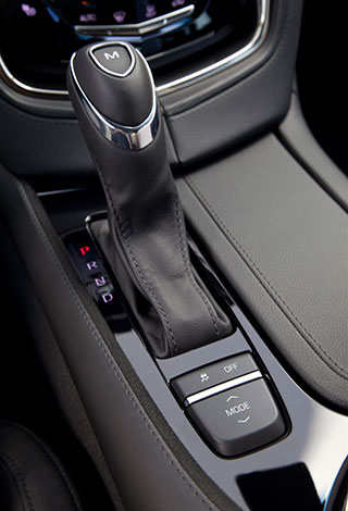 كاديلاك CTS-V 2016 قدرات حقيقية للقيادة ضمن الحلبات