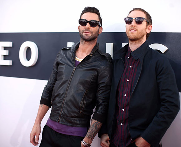 تخطت تايلور سويفت أديل لتصبح أعلى الفنانات أجرًا- وإليكم الفنانين الآخرين الأعلى أجرًا