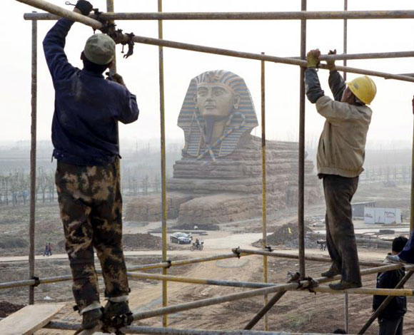 الصين تصنع المستحيل .. وتجمع معظم المعالم السياحية في العالم في بلادها