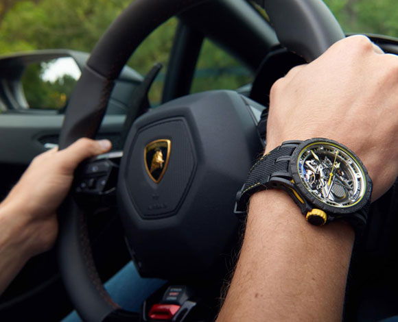 Aventador S، ساعة جديدة فاخرة تمزج الجمال الإيطالي بالسويسري