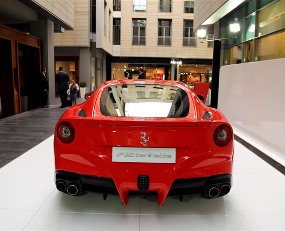 Motor Village يجمع السيارات الفارهة في دبي