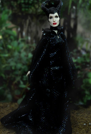 كيف تحولت أنجلينا جولي في فيلمها Maleficent؟