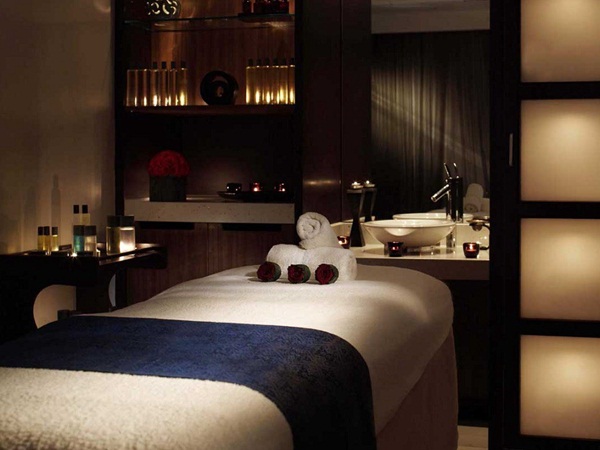 الكويت تغلق غرف المساج الحمراء