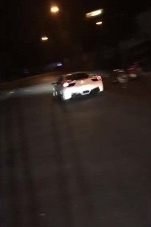 شاهد هيفاء وهبي في سيارتها الفيراري