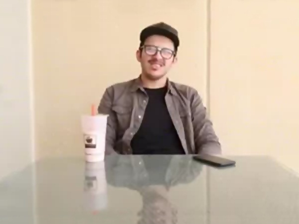 شاهد ماذا أهدى هذا الأخ لأخيه بمناسبة عيد ميلاده
