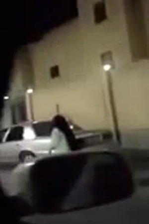 حمل سكينًا وتتجول به في شوارع جدة