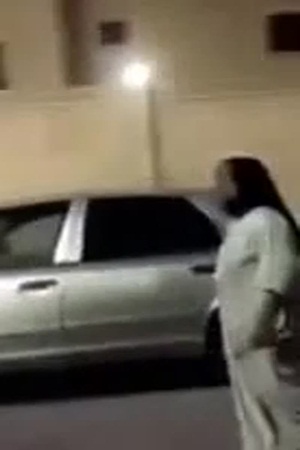حمل سكينًا وتتجول به في شوارع جدة
