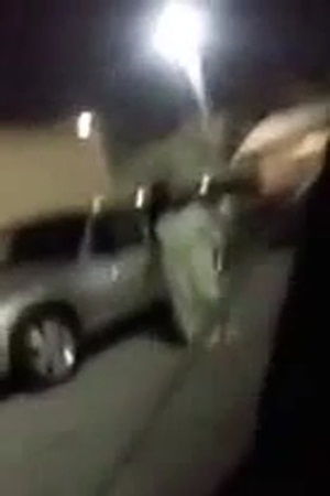 حمل سكينًا وتتجول به في شوارع جدة