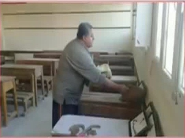 شاهد كيف عبر هذا الزوج عن حبه لزوجته
