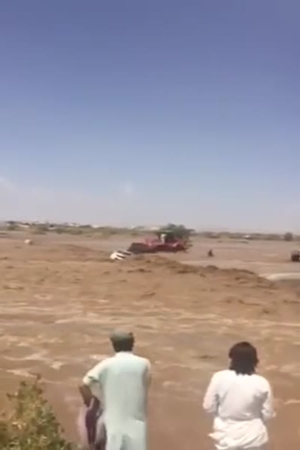 سيول تثليث تتسبب في وفاة شخصين .. حاول أحدهما إنقاذ الآخر فغرق معه