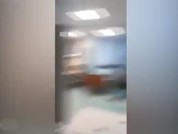فيديو لامراتين يتعاركان بالأيدي في إحدى المستشفيات .. تعرف على السبب في الفيديو