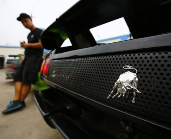 "Lamborghini Diablo" بنسخة مميزة لمحبي سباق السيارات والتفحيط