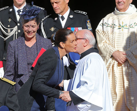 بالصور: الأميرة شارلين تحتفل بالعيد الوطني مع توأمها