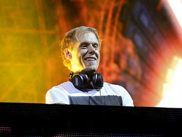 كيف كانت اجواء حفلة Armin van Buuren في ابوظبي؟