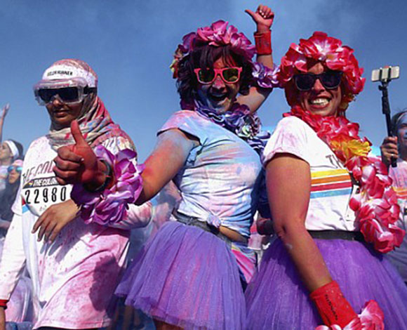"سباق الألوان Color Run" في دبي بالصور