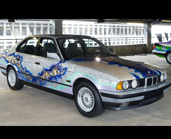 BMW تجمع سياراتها مع الفن... بالصور