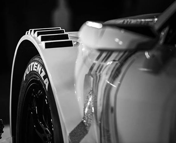 "لكزس" تكشف عن سيارة السباقات الجديدة RC F GT500
