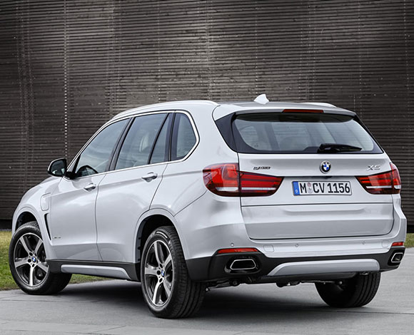 تعرف إلى أحدث سيارات بي إم دبليو رباعية الدفع الجديدة X5 xDrive40e