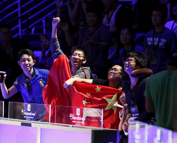 بالصور: توزيع جوائز بالملايين في بطولة لعبة الفيديو "Dota 2" في سياتل