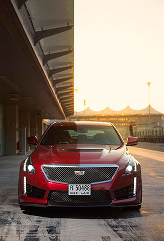 كاديلاك CTS-V 2016 قدرات حقيقية للقيادة ضمن الحلبات
