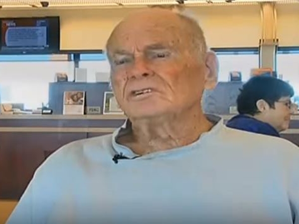 ادخر القروش طوال 65 عامًا... فما المبلغ الذي حصل عليه؟