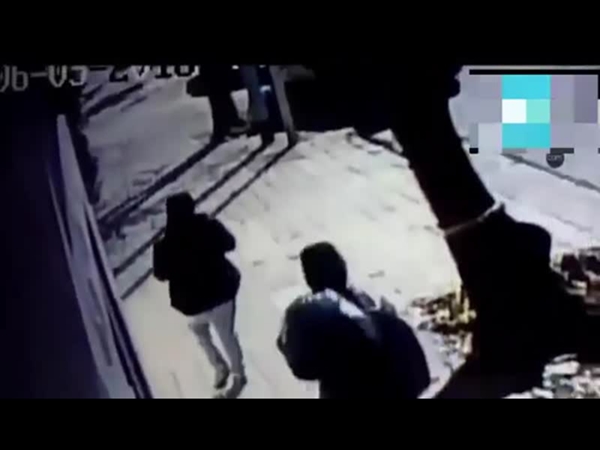 شاهد بالفيديو .. محاولة اختطاف طفلة في وضح النهار