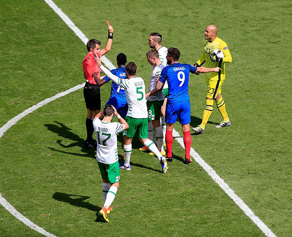 المنتخب الفرنسي يقلب تأخره الى فوز بهدفين على ايرلندا