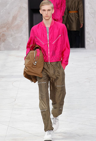 Volez, Voguez, Voyagez مع مجموعة Louis Vuitton الجديدة