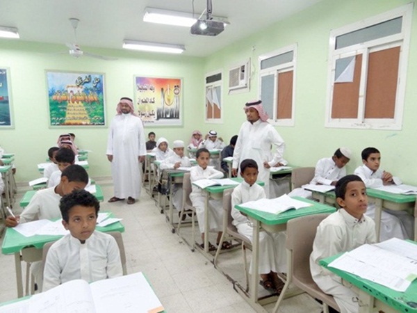 وزارة الداخلية تحذر المعلمين من إنفاق النقود داخل المدرسة