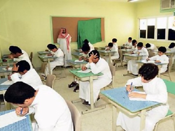 وزارة الداخلية تحذر المعلمين من إنفاق النقود داخل المدرسة