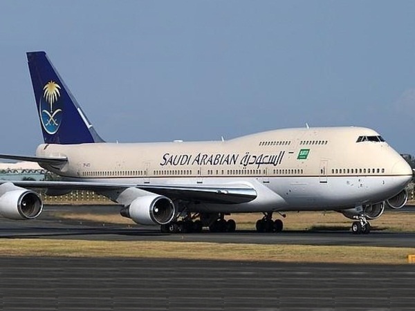 طيار سعودي يهبط اضطراريًا في مطار القاهرة وينقذ الجميع من كارثة محققة