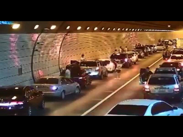 كيف يتحرك الكوريون عند حدوث حادث في النفق .. فيديو