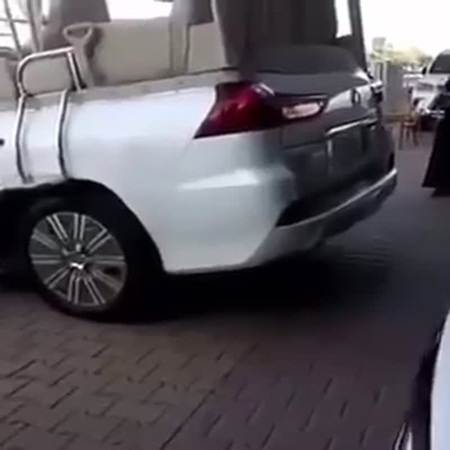 شاهد هذه السيارة الفارهة في شوارع المملكة
