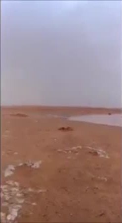 شاهد .. دحل يقع شمال قرية مصدة والسيول تصب به