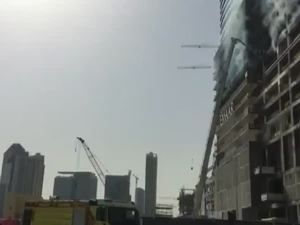 الدفاع المدني يسيطر على حريق أبراج فاونتن فيوز .. ولا توجد إصابات
