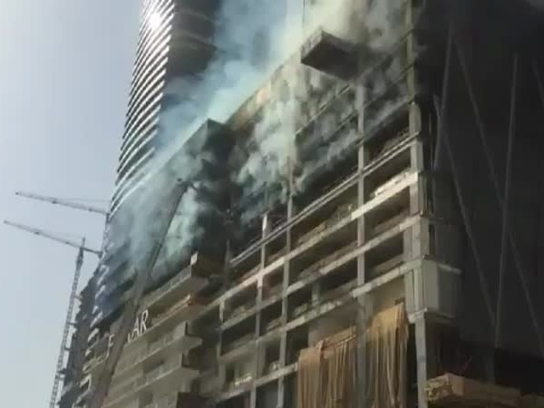 الدفاع المدني يسيطر على حريق أبراج فاونتن فيوز .. ولا توجد إصابات
