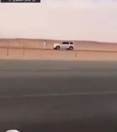 يقود سيارته عكسيًا حتى تحترق .. ورد شرطة القصيم على الحادث .. فيديو